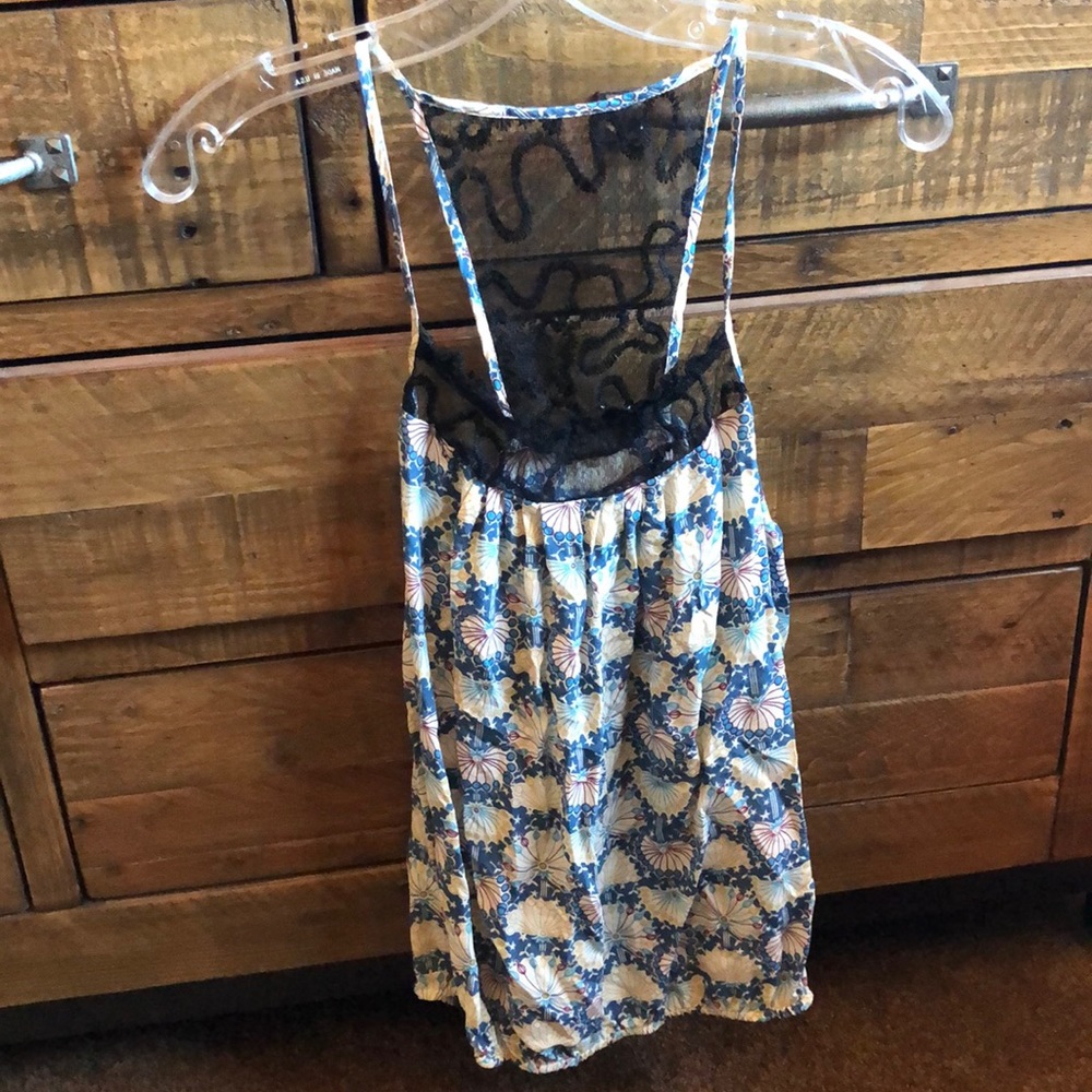 Banded bottom lace tank